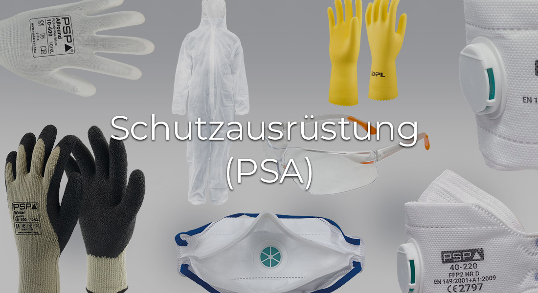 Schutzausrüstung (PSA) bestehend aus Arbeitshandschuhen, Einwegoverall, gelben Gummihandschuhen, Schutzbrille und Atemschutzmasken, angeordnet vor grauem Hintergrund. In der Bildmitte steht der Schriftzug „Schutzausrüstung (PSA)“.