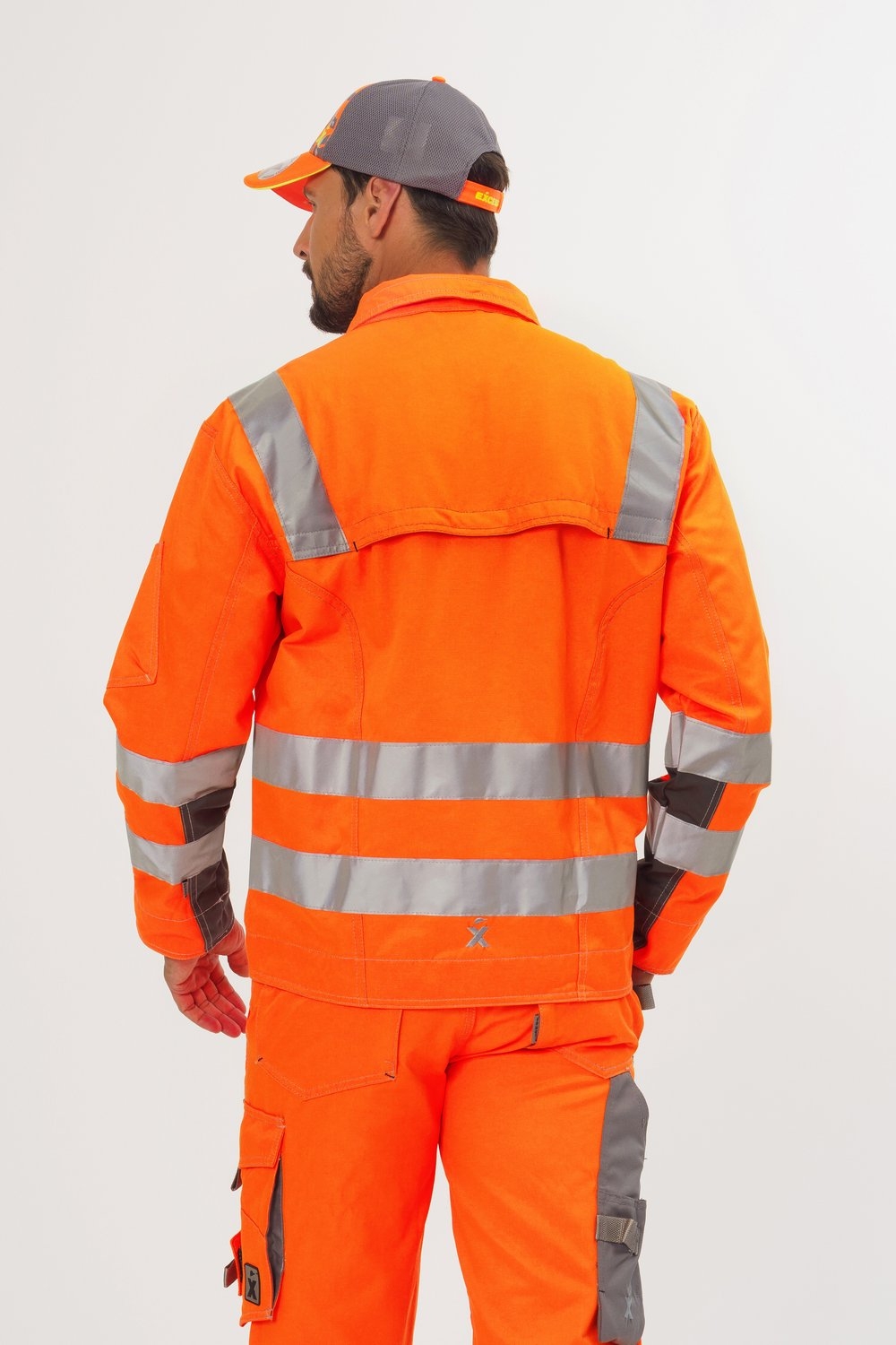 EXCESS Warnschutzjacke orange mit Reflexstreifen auf Rücken und Ärmeln, robuste Arbeitskleidung.