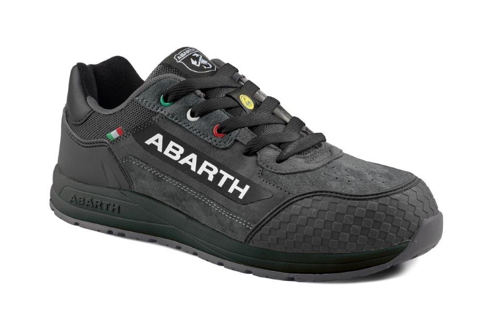ABARTH Sneaker grau mit Logo, italienischer Flagge und robuster Sohle – sportlicher Schuh für Alltag und Racing-Look.