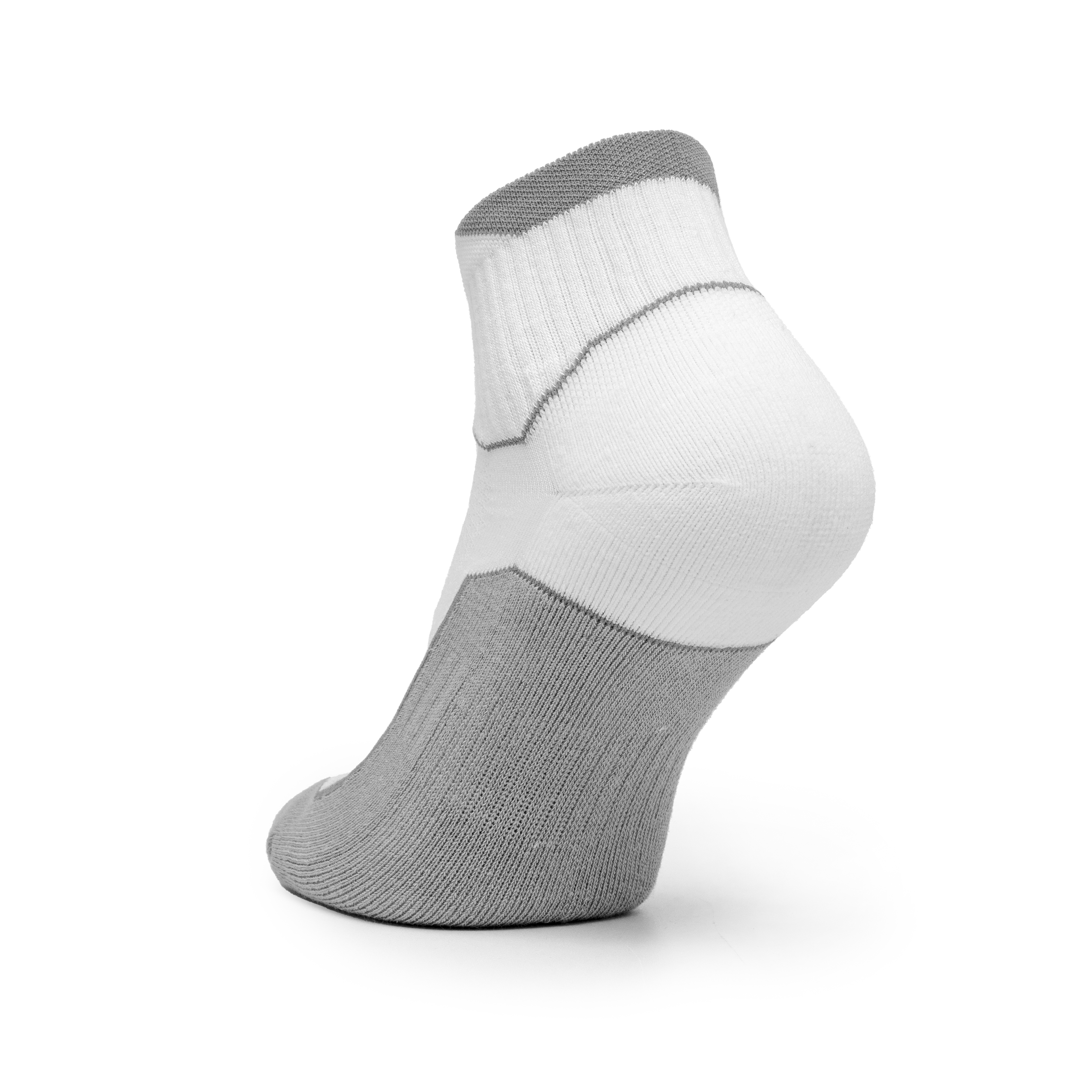 Kurze Funktionssocke von Excess Workwear in Weiß, Rückansicht mit grauen Verstärkungen an Ferse und Sohle, atmungsaktives Strickmaterial und ergonomische Passform für hohen Komfort bei Arbeit, Sport und Freizeit.