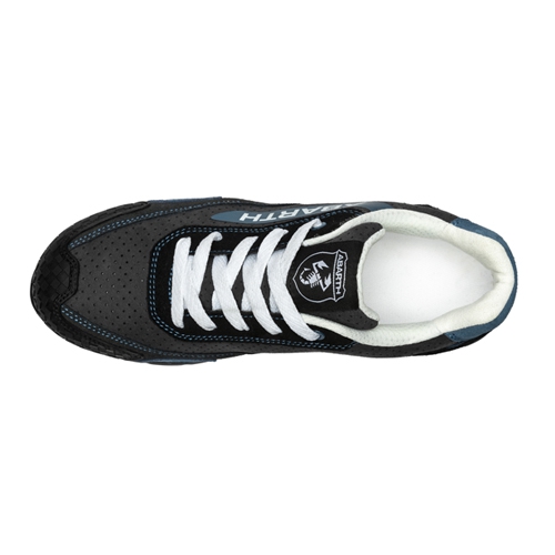 Draufsicht eines schwarzen Sneakers mit weißen Schnürsenkeln und ABARTH-Logo auf der Zunge.