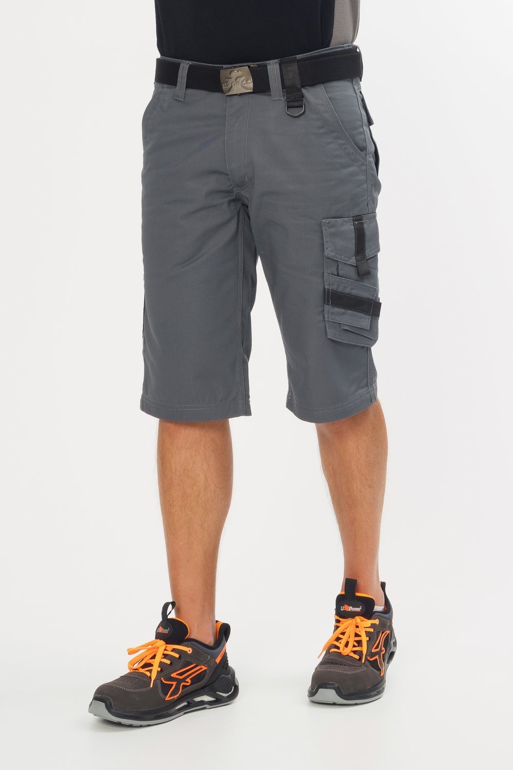 Graue Arbeitsbermuda mit praktischen Cargotaschen und Werkzeugschlaufen – funktionale Malershorts für Handwerker und Bauarbeiten.