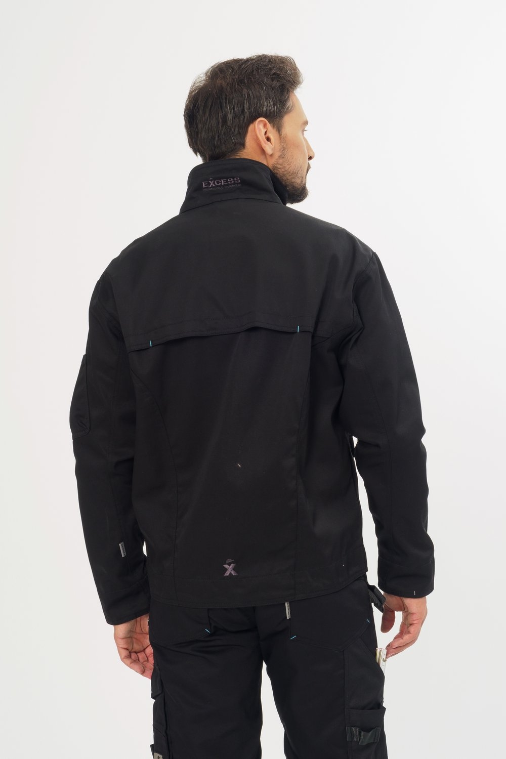 Rückansicht der schwarzen CHAMP Arbeitsjacke – Sportliche Arbeitsjacke mit verdecktem Reißverschluss und vielen praktischen Taschen.